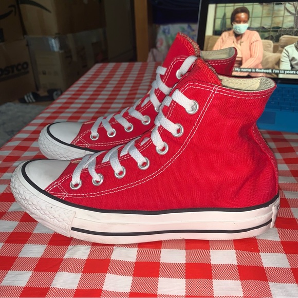 SOLD Converse Chuck Taylor All Star Classic high Top Converse Red Women’s size 6 - Picture 7 of 9
